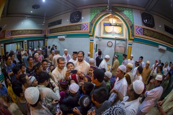 بالصور...العتبة الحسينية تنظّم محفلها القرآني الـ15 في أندونيسيا