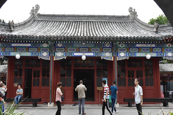 Çin'de camilere 'Çin bayrağını göndere çekin' çağrısı