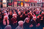 علماء دين من أهل السنة يؤدون صلاة الجماعة بإمامة ممثل السيد السيستاني