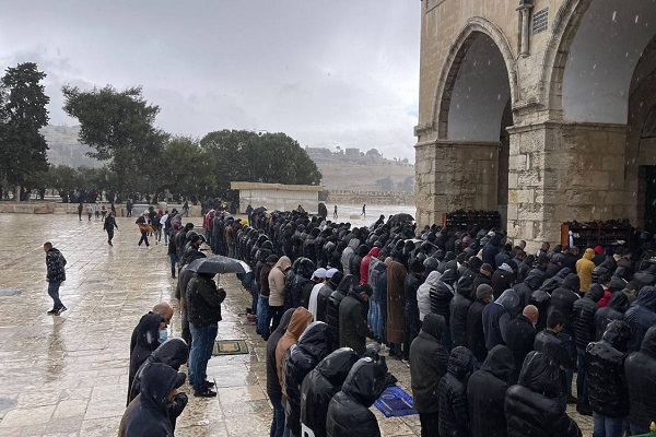 Thousands of Palestinians Attend Friday Prayers at Al-Aqsa Mosque