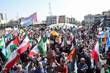 Iranian Friday Prayer Worshippers March to Voice Support for Gaza