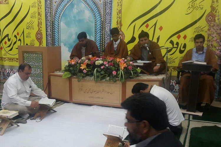 تصاویری از محفل جزء خوانی و تفسیر قرآن در زاهدان