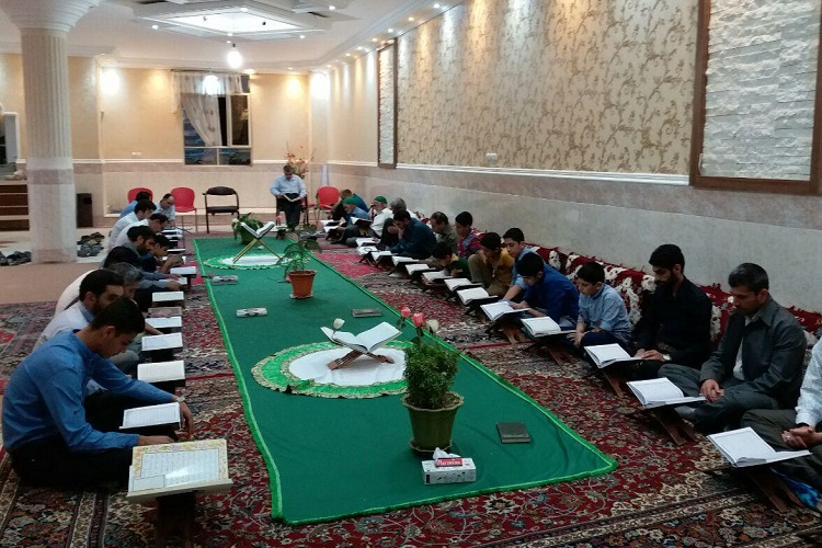 تصاویری از کرسی تلاوت قرآن در زاهدان