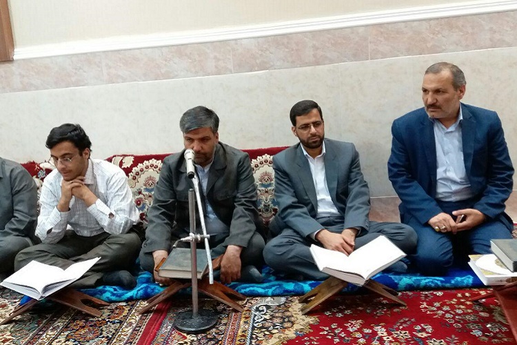 تصاویری از کرسی تلاوت قرآن در زاهدان