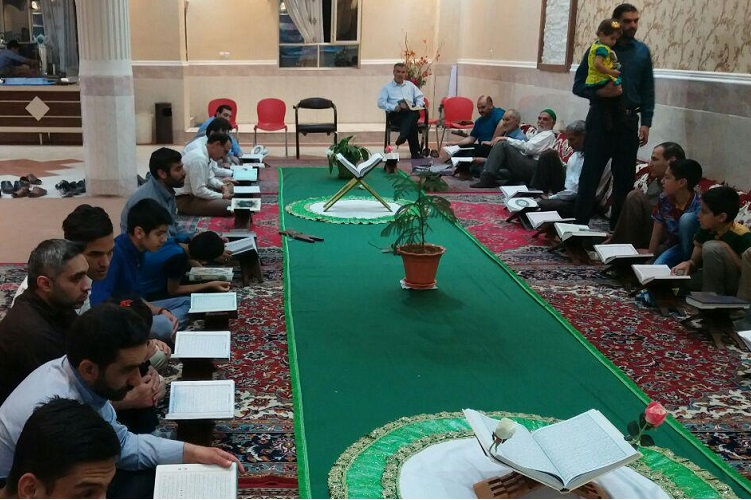 تصاویری از کرسی تلاوت قرآن در زاهدان