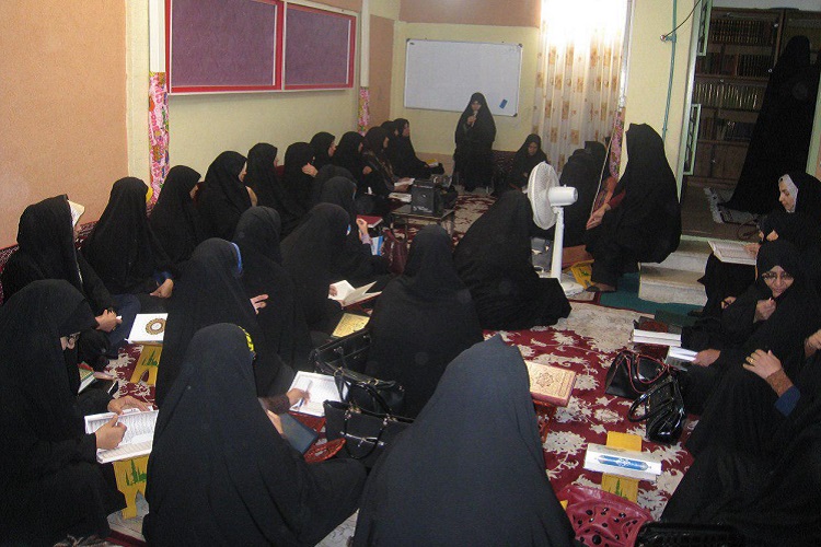 برگزاری محفل جزء خوانی قرآن کریم در مؤسسه بحرالعلوم زاهدان + عکس