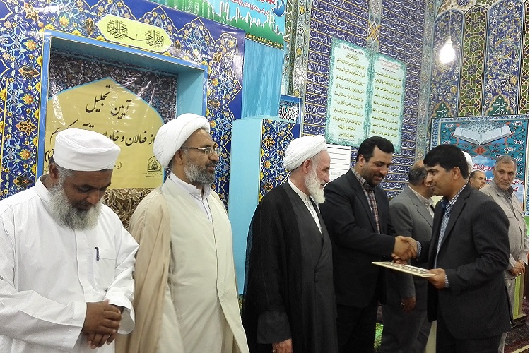 تصاویری از آیین تجلیل از فعالان و خادمان قرآن زاهدان