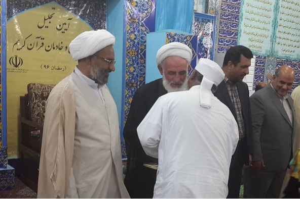 تصاویری از آیین تجلیل از فعالان و خادمان قرآن در زاهدان