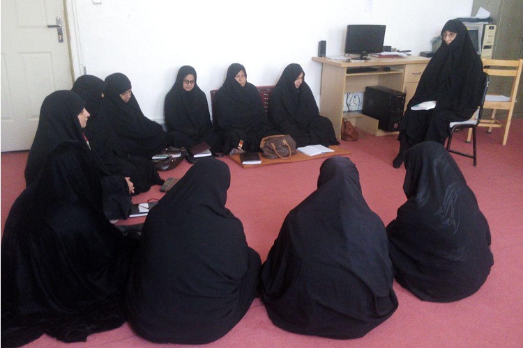 تصاویری از برگزاری محافل خانگی انس با قرآن در ایرانشهر تصاویری از برگزاری محافل خانگی انس با قرآن در ایرانشهر