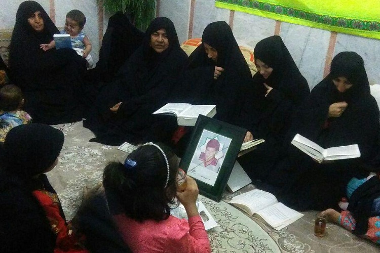 تصاویری از برگزاری محافل خانگی انس با قرآن در ایرانشهر تصاویری از برگزاری محافل خانگی انس با قرآن در ایرانشهر