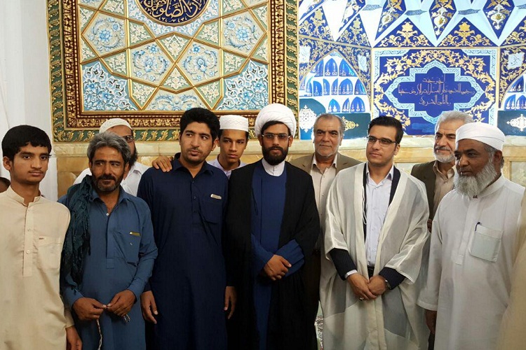 تصاویری از محفل انس با قرآن در زاهدان تصاویری از محفل انس با قرآن در زاهدان