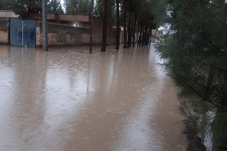 امدادرسانی به سیل‌زدگان چابهار با قایق و بالگرد