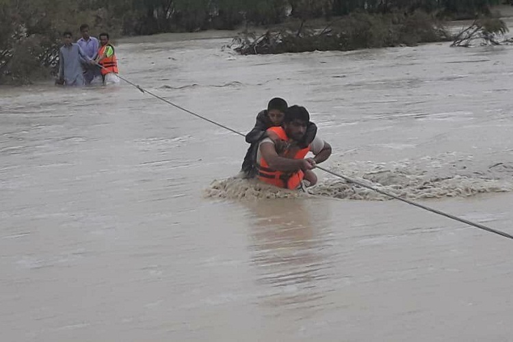 تصاویری از امدادرسانی به سیل‌زدگان سیستان‌وبلوچستان