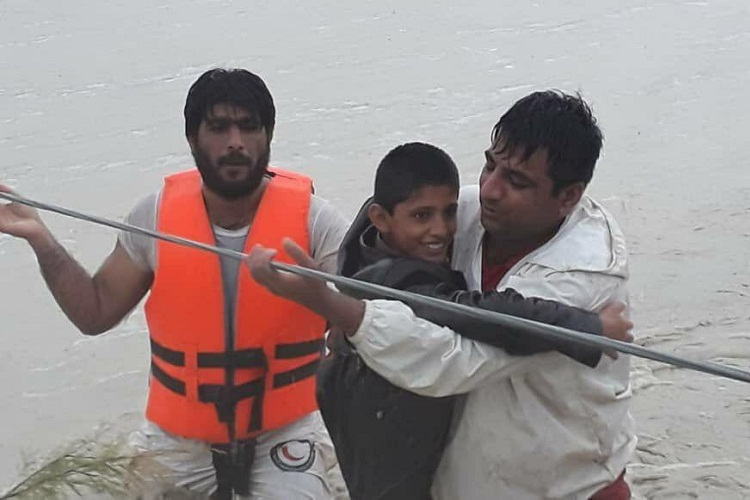 تصاویری از امدادرسانی به سیل‌زدگان سیستان‌وبلوچستان