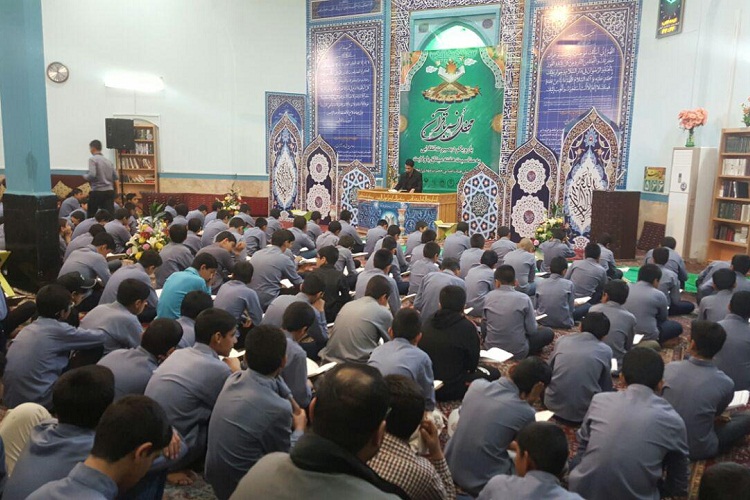 تصاویری از محفل انس با قرآن در زاهدان