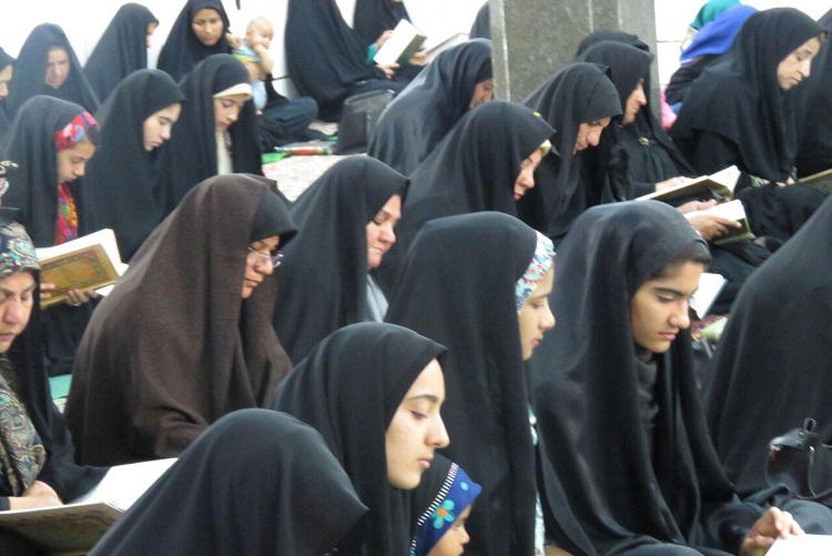 تصاویری از کرسی جمع خوانی قرآن در زاهدان