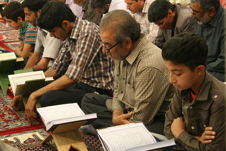 محفل جزء خوانی قرآن در زاهدان به روایت تصویر