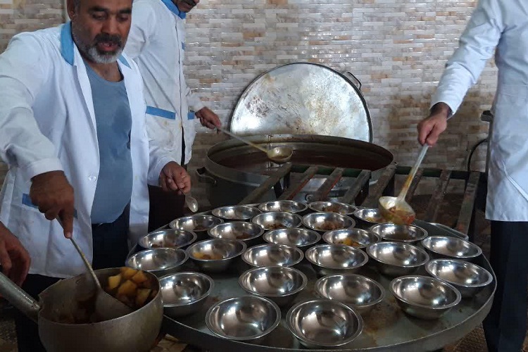 پذیرایی از ۲۰۰۰ زائر پاکستانی اربعین حسینی در زاهدان + عکس