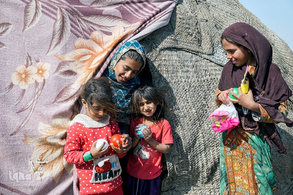 مسئولان صلاح دانستند سری به کپرنشینان بزنند / گناه کشاورزان منوجانی چیست؟ + فیلم