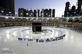 اقامه نماز در کنار کعبه با حفظ فاصله اجتماعی