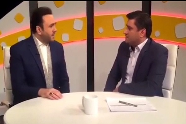 همخوانی مجری شبکه قرآن با مهمان برنامه به سبک منشاوی