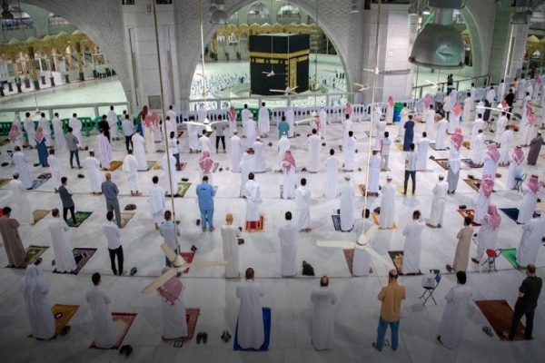 عکس | اقامه نماز صبح در مسجدالحرام پس از هفت ماه تعطیلی