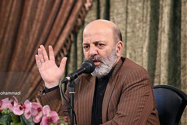 مطیع عبادت طاغوت نباشیم