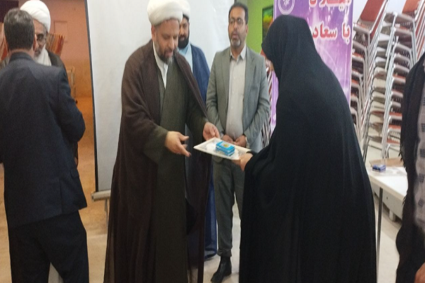 تجلیل از خادمان اعتکاف در زابل