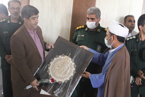 تجلیل فرمانده سپاه شهرستان چابهار از فرهنگیان چابهاری