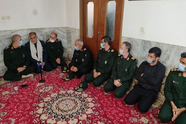 دیدار فرمانده نیروی زمینی سپاه با خانواده شهید «آبسالان»