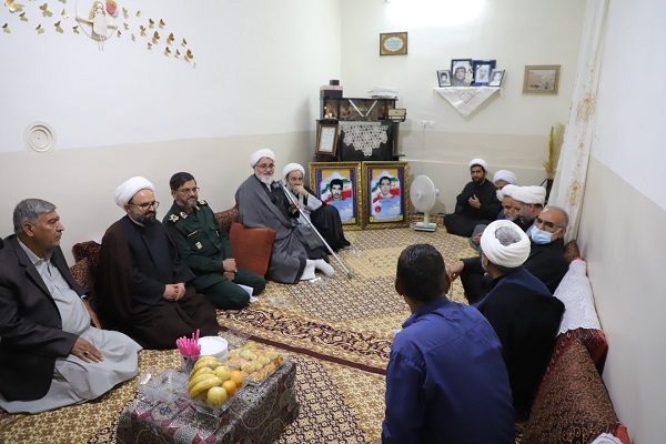 دیدار با سه خانواده شهید در زاهدان
