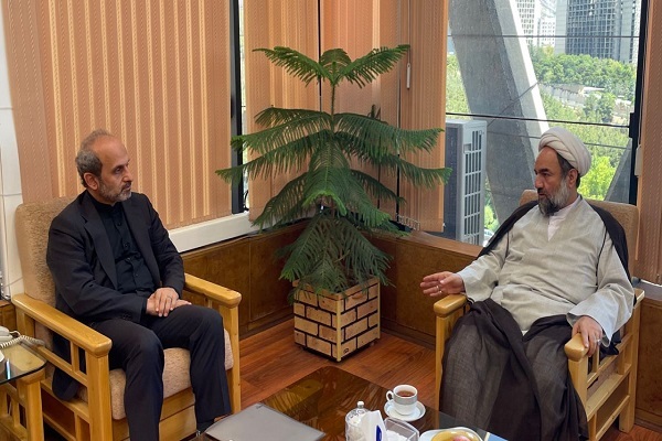 ساختمان شیشه ای جام جم تهران