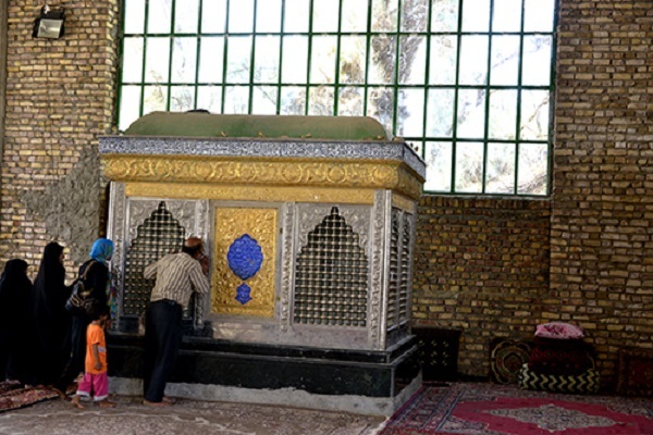 بازدید مسافران نوروزی از اماکن متبرکه