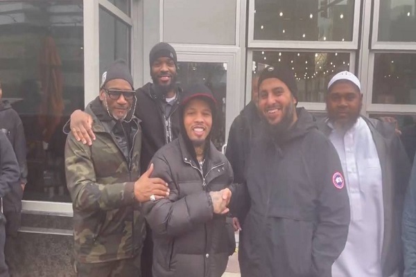 بوکسور آمریکایی مسلمان شد + فیلم