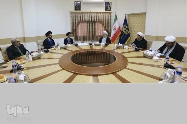 دشمن به دنبال تخریب بنیه‌های معنوی جامعه است