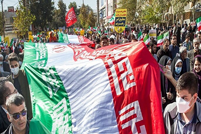 راهپیمایی ۲۲ بهمن نماد عزت مردم ایران اسلامی است