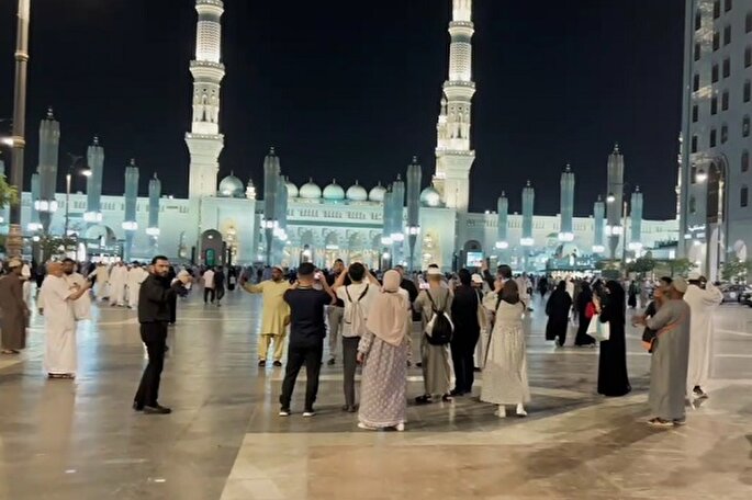 همخوانی اعضای کاروان قرآنی در سرزمین وحی + فیلم