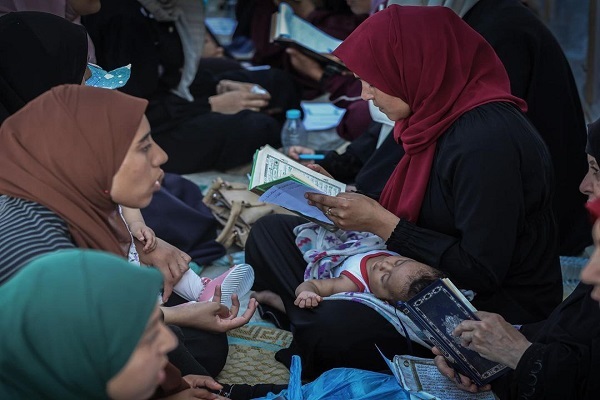 فیلم و عکس | حضور پرشور مادران جنگ زده غزه در حلقه‌های حفظ قرآن