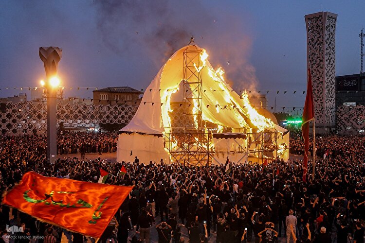 آئین خیمه سوزان در میدان امام حسین (ع)
