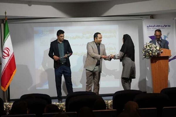 اهدای «قلم صلح» به دانش‌آموزان زاهدانی