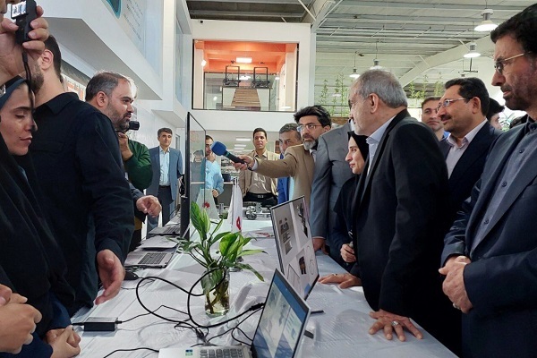 بازدید رئیس جمهور از پارک علم و فناوری زاهدان