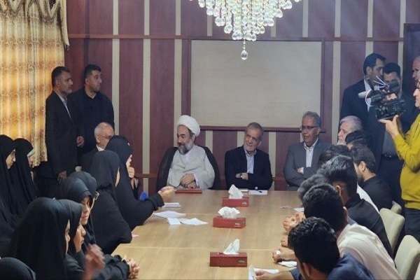 دیدار پزشکیان با دانشجویان