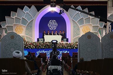 فیلم | بخش دوم از اجرای گروه‌های تواشیح دومین روز چهل‌وهفتمین مسابقات قرآن کریم