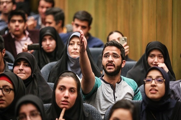 مناظره دانشجویی