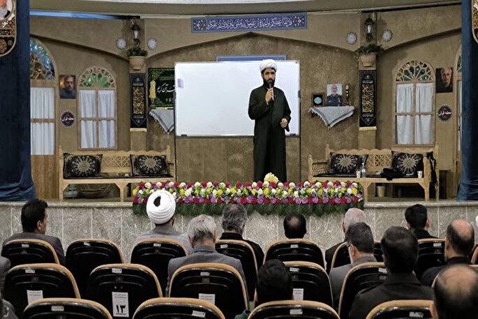 دشمن از بی‌اطلاعی جوانان کشور سوءاستفاده می‌کند