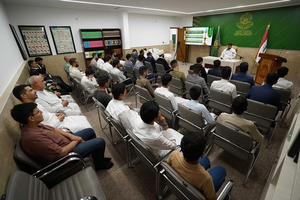 تکریم برترین‌های دوره‌های تخصصی تلاوت در آستان علوی