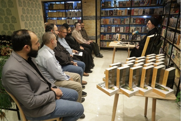 رونمایی از نسخه عربی کتاب شرح حال آیت الله قاضی در بیروت