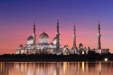 शेख ज़ायद मस्जिद शीर्ष पर्यटक आकर्षण 2022 . की सूची में