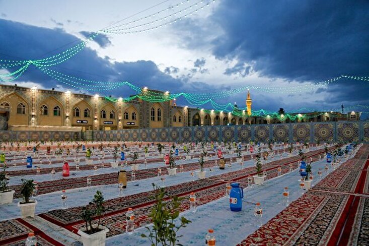 Makam Imam Redha menjamu ribuan orang berbuka puasa + gambar